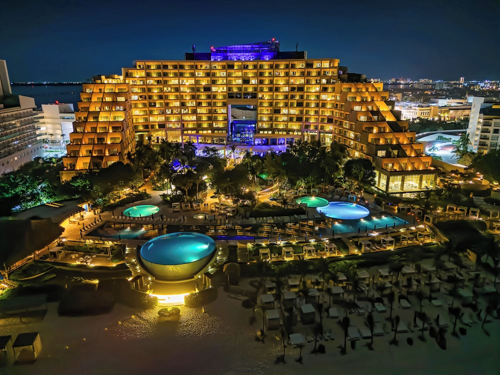 Live Aqua Cancun - Adults Only - All-Inclusive — Hotel building in Cancun, Quintana Roo
