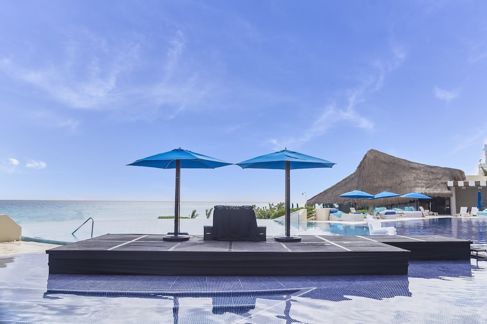 Live Aqua Cancun - Adults Only - All-Inclusive — Swimming pool in Cancun, Quintana Roo
