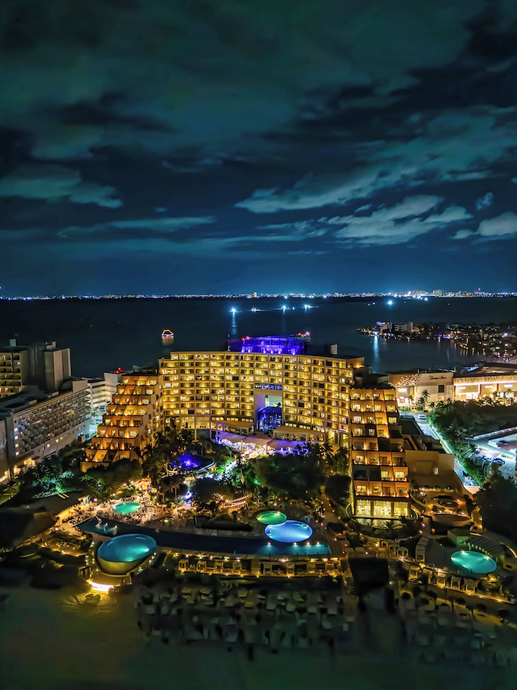 Live Aqua Cancun - Adults Only - All-Inclusive — Hotel building in Cancun, Quintana Roo