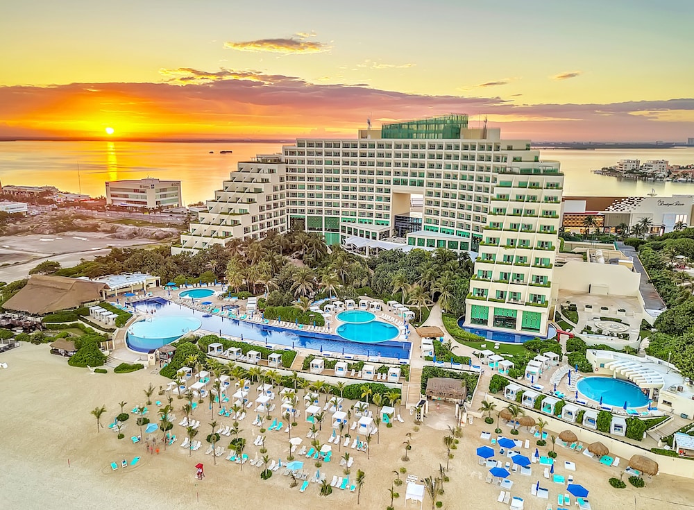 Live Aqua Cancun - Adults Only - All-Inclusive — Hotel building in Cancun, Quintana Roo