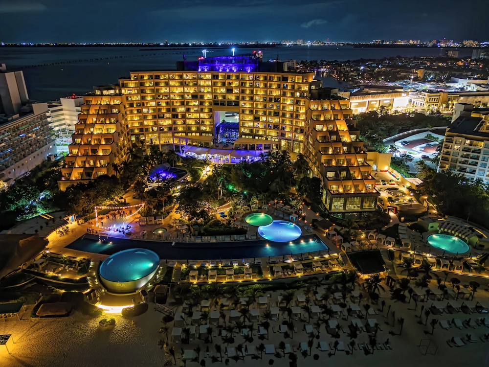 Live Aqua Cancun - Adults Only - All-Inclusive — Hotel building in Cancun, Quintana Roo