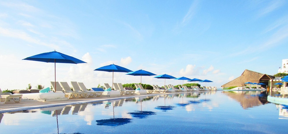 Live Aqua Cancun - Adults Only - All-Inclusive — Swimming pool in Cancun, Quintana Roo