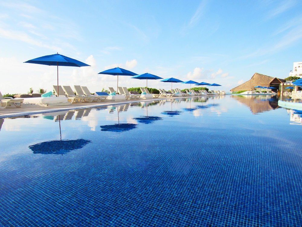 Live Aqua Cancun - Adults Only - All-Inclusive — Swimming pool in Cancun, Quintana Roo