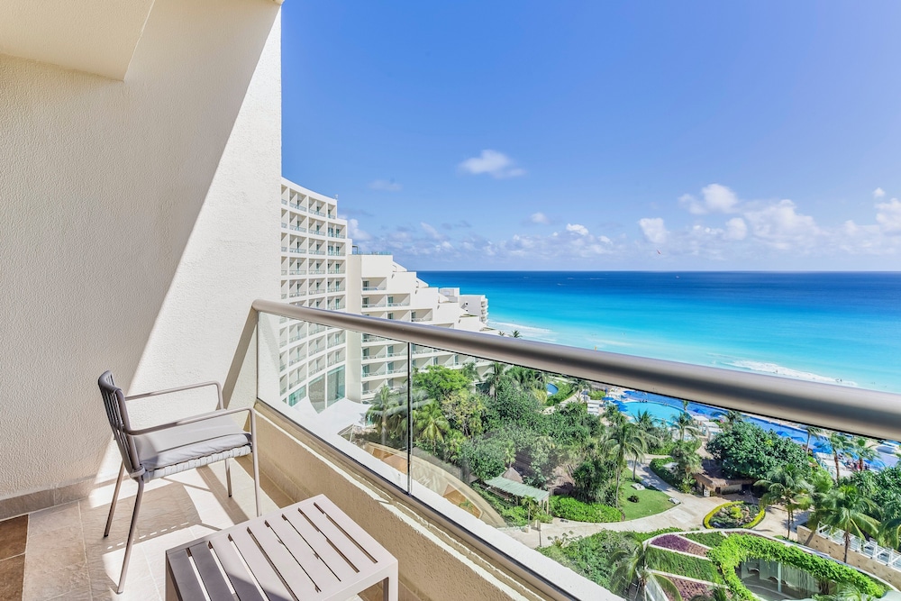 Live Aqua Cancun - Adults Only - All-Inclusive — Hotel building in Cancun, Quintana Roo