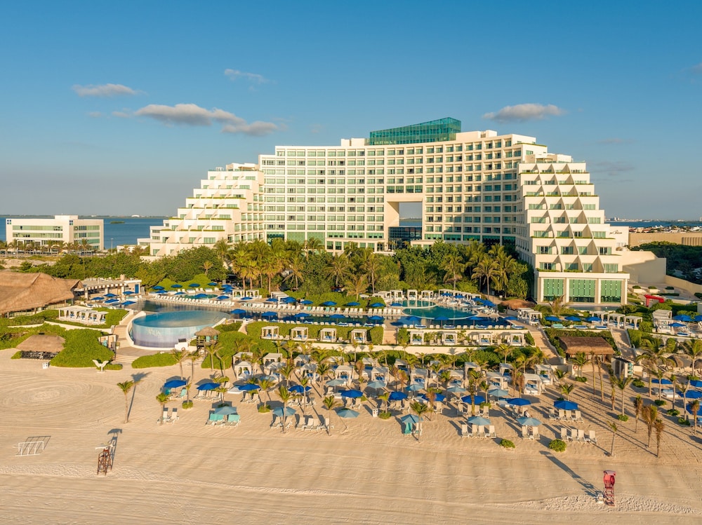 Live Aqua Cancun - Adults Only - All-Inclusive — Hotel building in Cancun, Quintana Roo