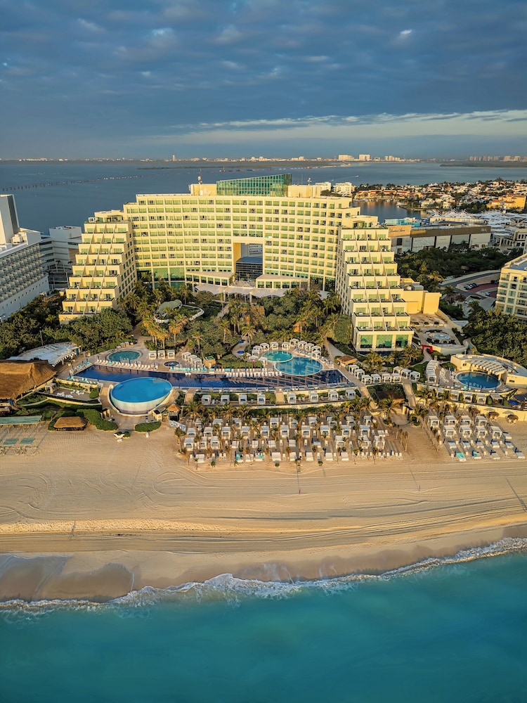 Live Aqua Cancun - Adults Only - All-Inclusive — Hotel building in Cancun, Quintana Roo