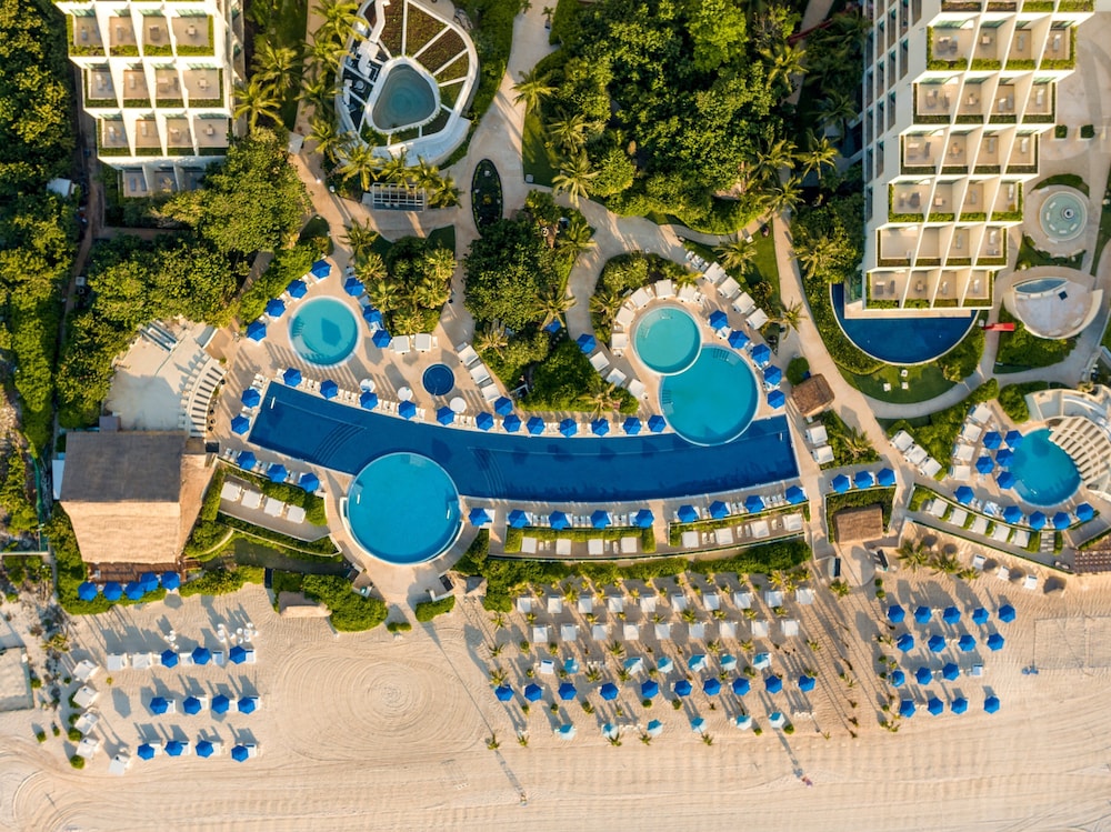 Live Aqua Cancun - Adults Only - All-Inclusive — Swimming pool in Cancun, Quintana Roo
