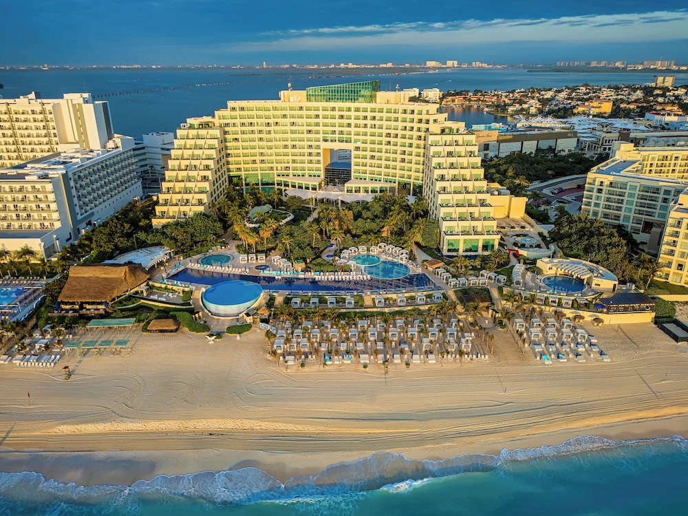 Live Aqua Cancun - Adults Only - All-Inclusive — Hotel building in Cancun, Quintana Roo