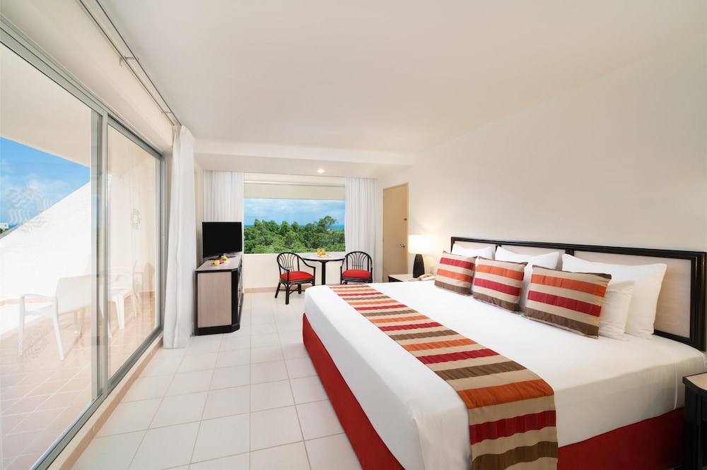Oasis Palm - All Inclusive — Hotel rooms in Cancun, Quintana Roo