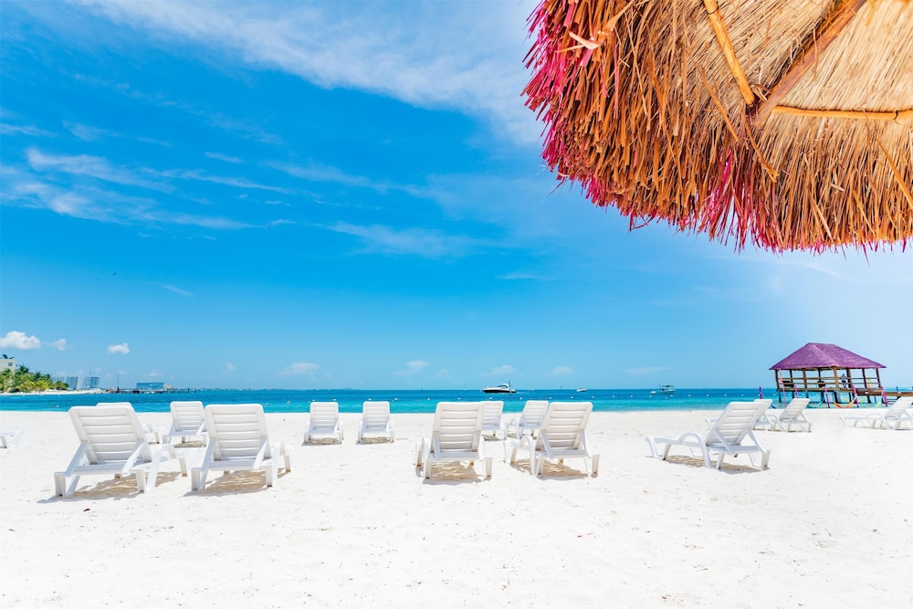 Oasis Palm - All Inclusive — Beach in Cancun, Quintana Roo
