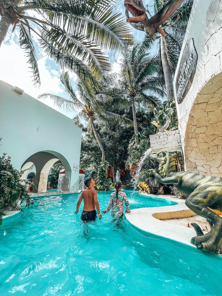 Oasis Palm - All Inclusive — Swimming pool in Cancun, Quintana Roo