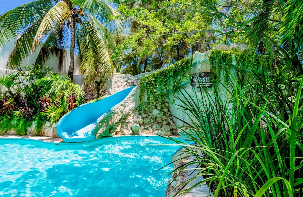Oasis Palm - All Inclusive — Swimming pool in Cancun, Quintana Roo