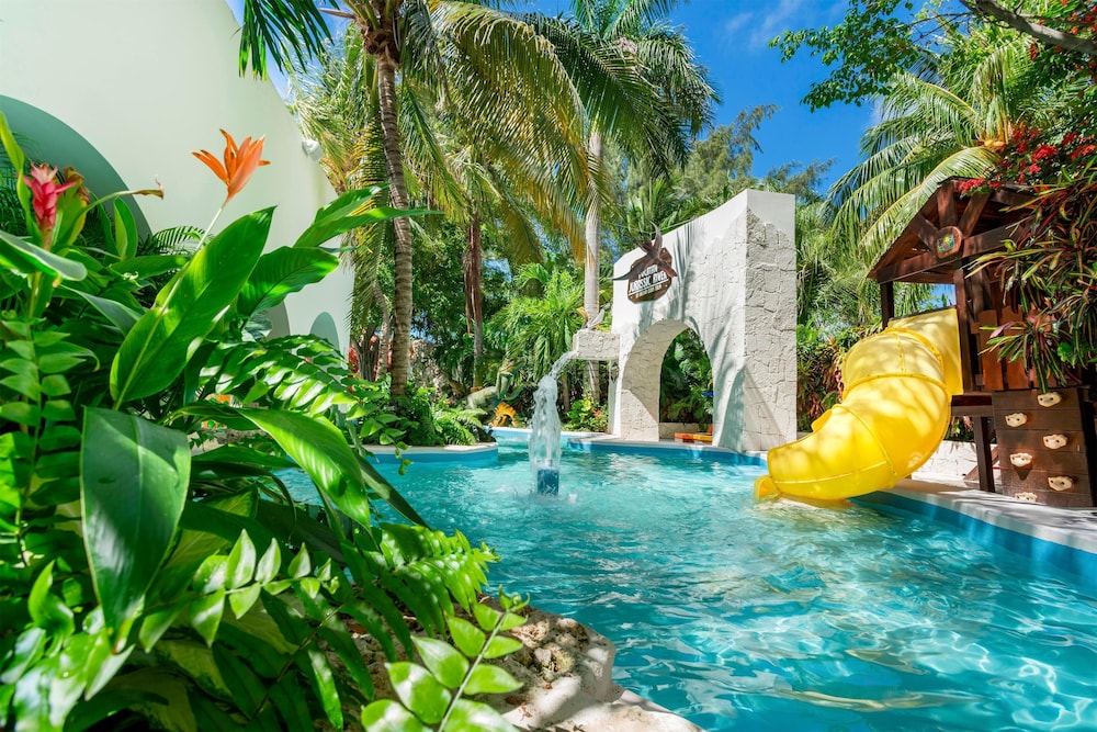 Oasis Palm - All Inclusive — Swimming pool in Cancun, Quintana Roo