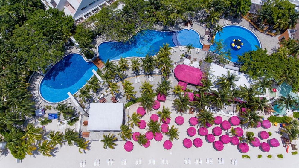 Oasis Palm - All Inclusive — Swimming pool in Cancun, Quintana Roo