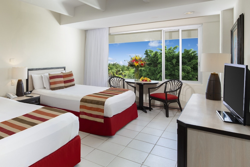 Oasis Palm - All Inclusive — Hotel rooms in Cancun, Quintana Roo