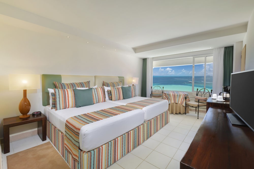 Oasis Palm - All Inclusive — Hotel rooms in Cancun, Quintana Roo