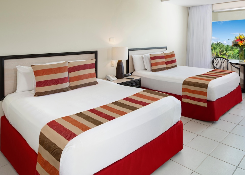 Oasis Palm - All Inclusive — Hotel rooms in Cancun, Quintana Roo