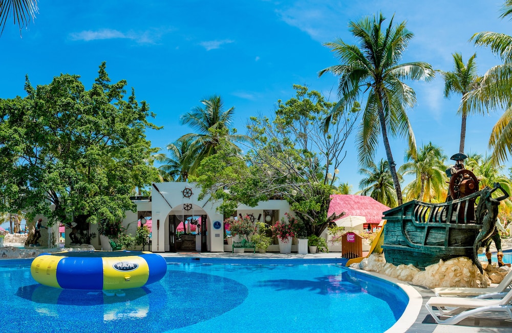 Oasis Palm - All Inclusive — Swimming pool in Cancun, Quintana Roo
