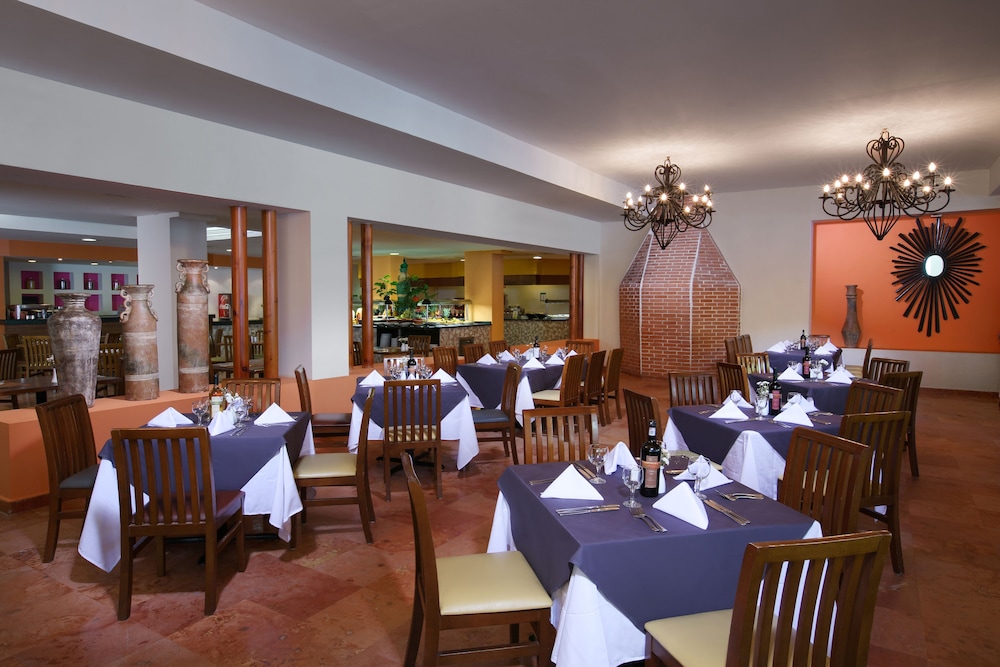 Oasis Palm - All Inclusive — Restaurant & bars in Cancun, Quintana Roo