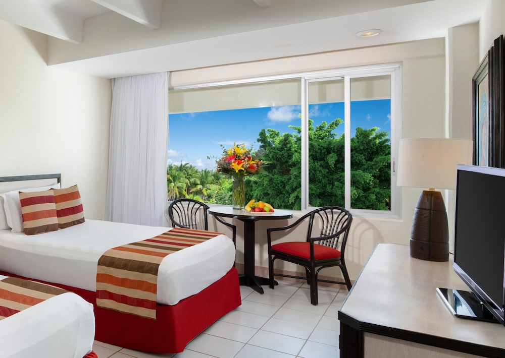 Oasis Palm - All Inclusive — Hotel rooms in Cancun, Quintana Roo
