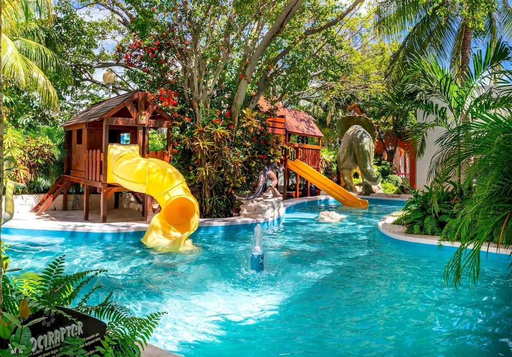 Oasis Palm - All Inclusive — Swimming pool in Cancun, Quintana Roo