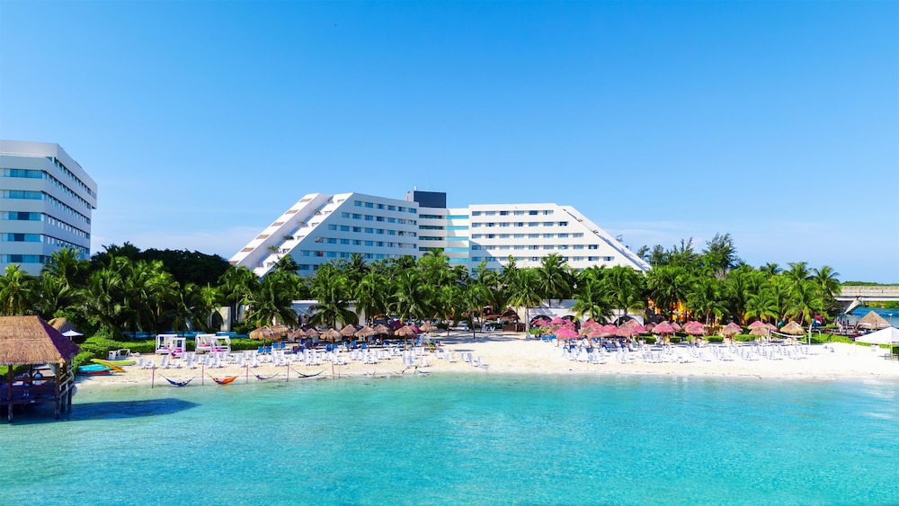 Oasis Palm - All Inclusive — Beach in Cancun, Quintana Roo