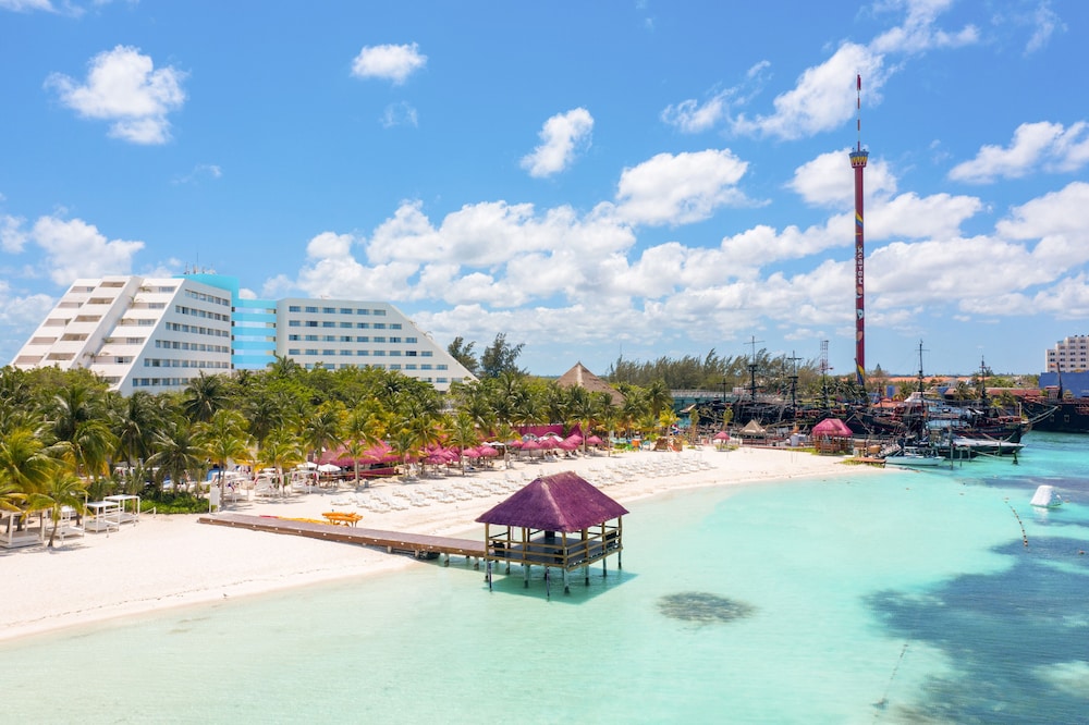 Oasis Palm - All Inclusive — Beach in Cancun, Quintana Roo