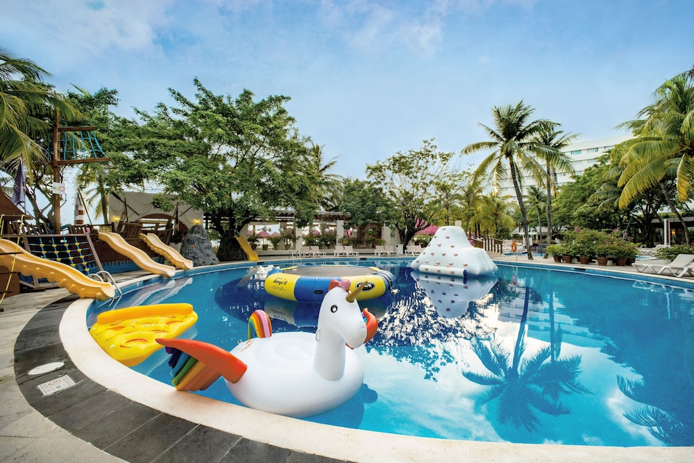Oasis Palm - All Inclusive — Swimming pool in Cancun, Quintana Roo