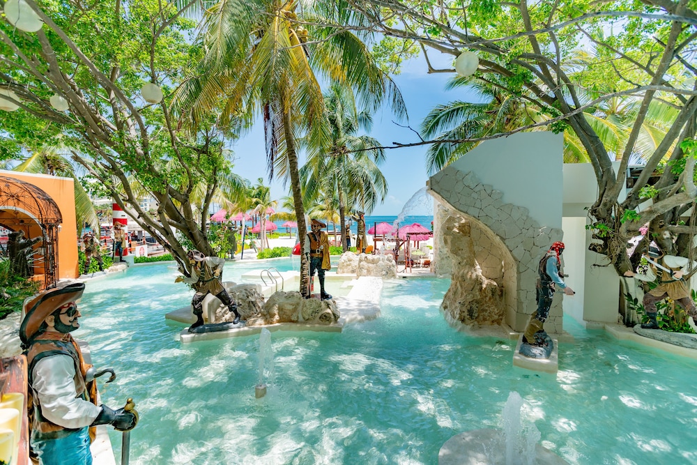 Oasis Palm - All Inclusive — Attractions for children in Cancun, Quintana Roo