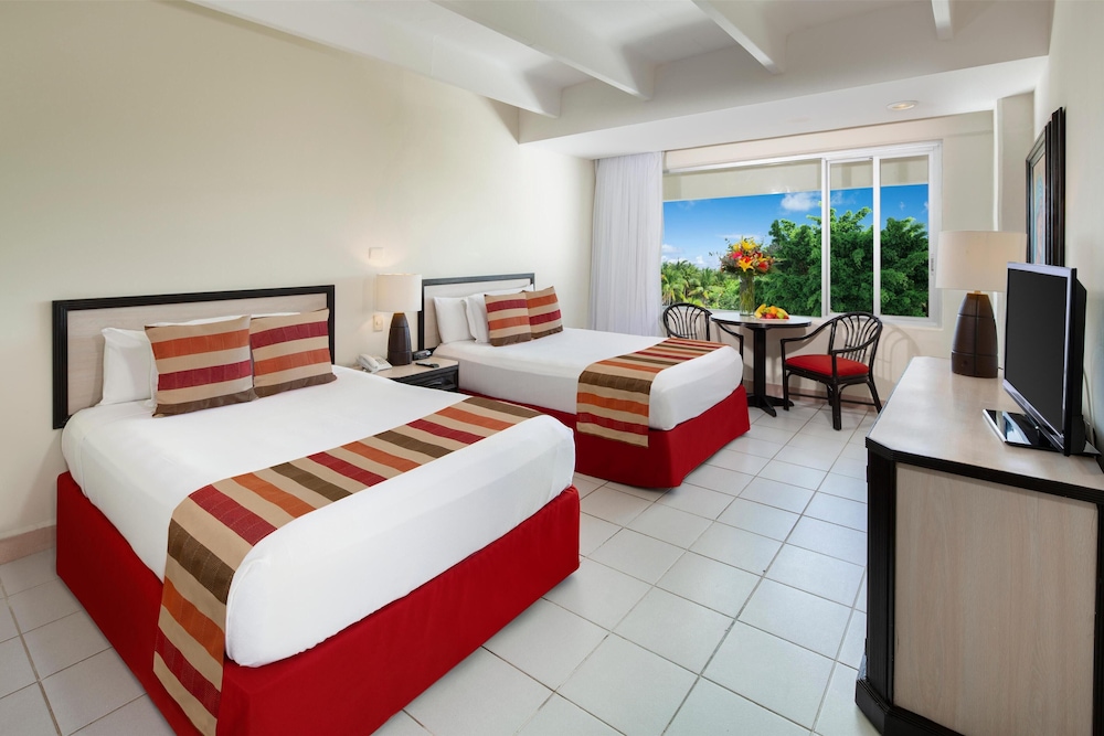 Oasis Palm - All Inclusive — Hotel rooms in Cancun, Quintana Roo