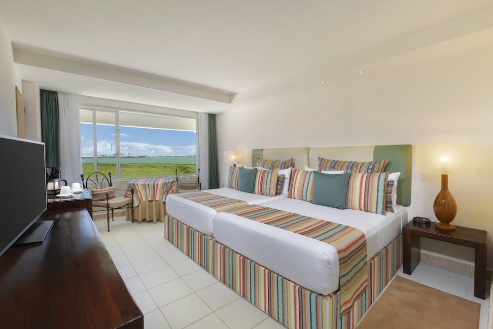 Oasis Palm - All Inclusive — Hotel rooms in Cancun, Quintana Roo