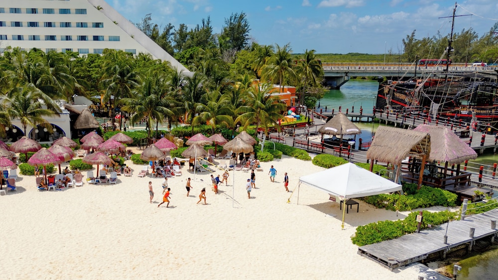 Oasis Palm - All Inclusive — Beach in Cancun, Quintana Roo