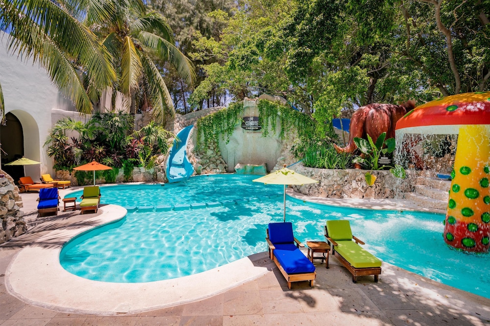 Oasis Palm - All Inclusive — Swimming pool in Cancun, Quintana Roo