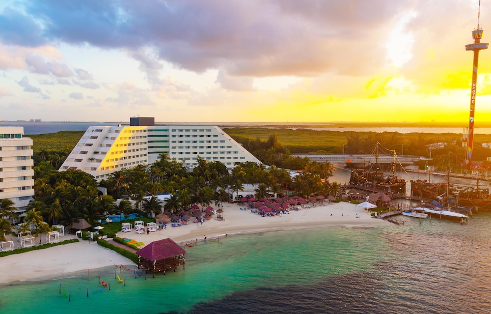 Oasis Palm - All Inclusive — Beach in Cancun, Quintana Roo