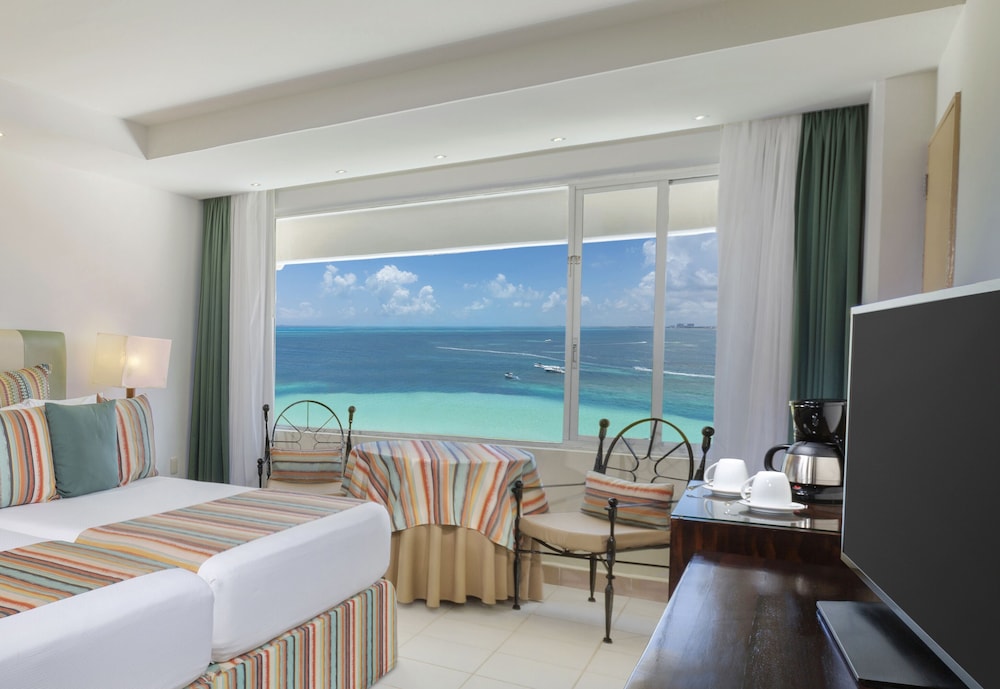 Oasis Palm - All Inclusive — Hotel rooms in Cancun, Quintana Roo