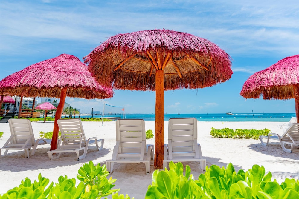 Oasis Palm - All Inclusive — Beach in Cancun, Quintana Roo
