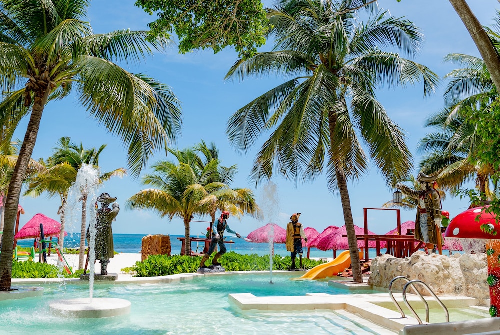 Oasis Palm - All Inclusive — Swimming pool in Cancun, Quintana Roo