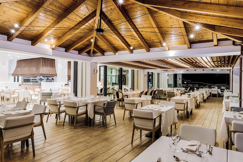 Abaton Island Resort & Spa — Restaurant & bars in Hersonissos