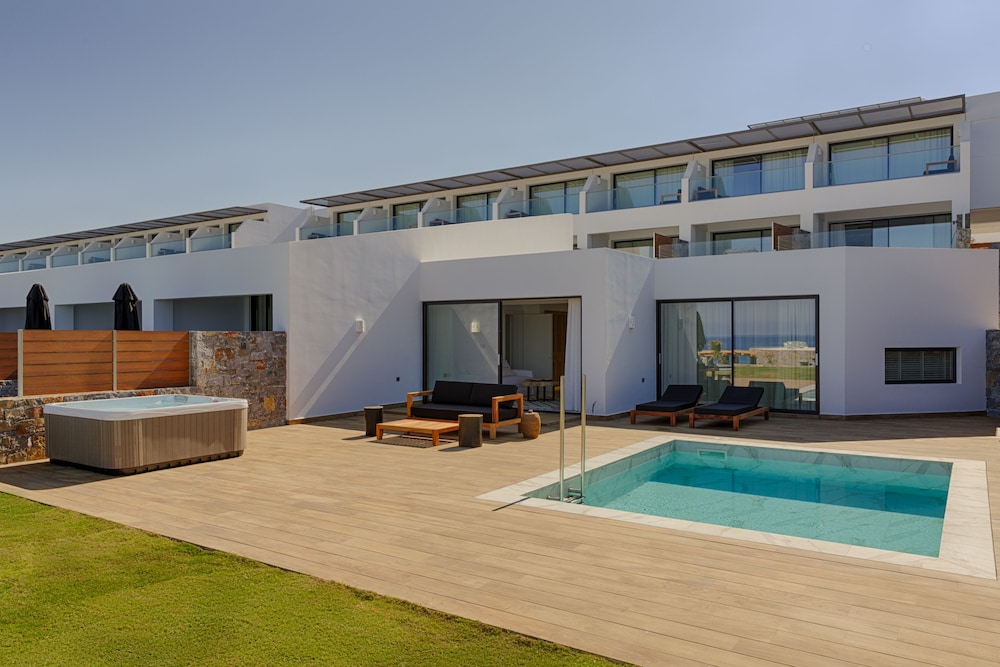 Abaton Island Resort & Spa — Hotel building in Hersonissos