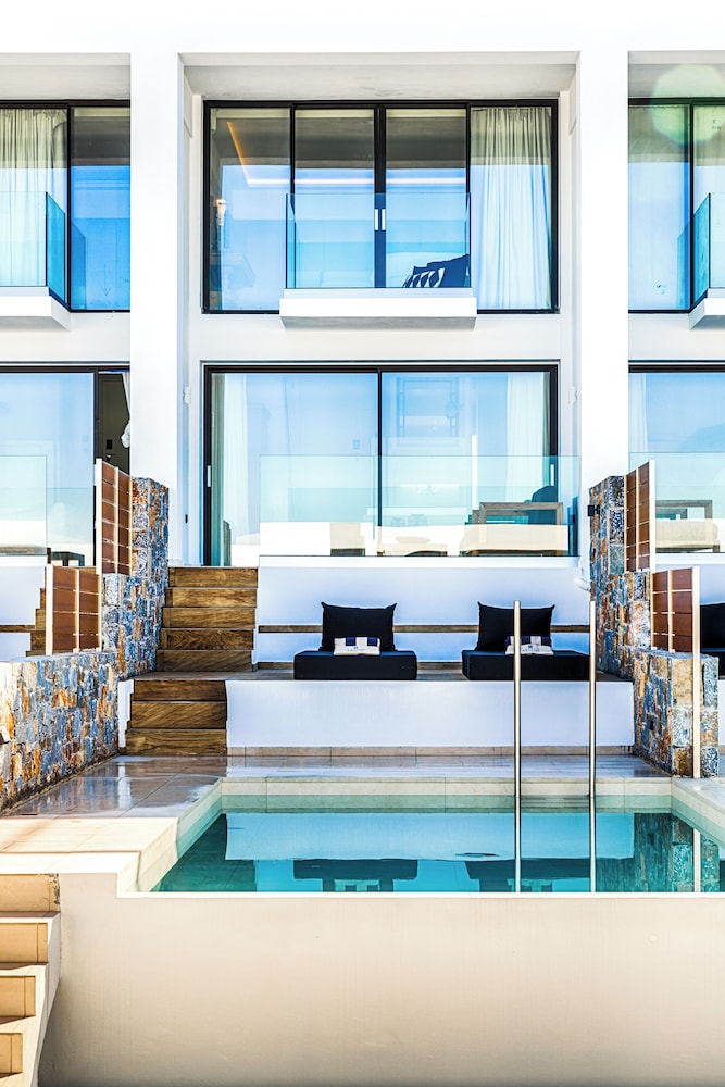 Abaton Island Resort & Spa — Swimming pool in Hersonissos