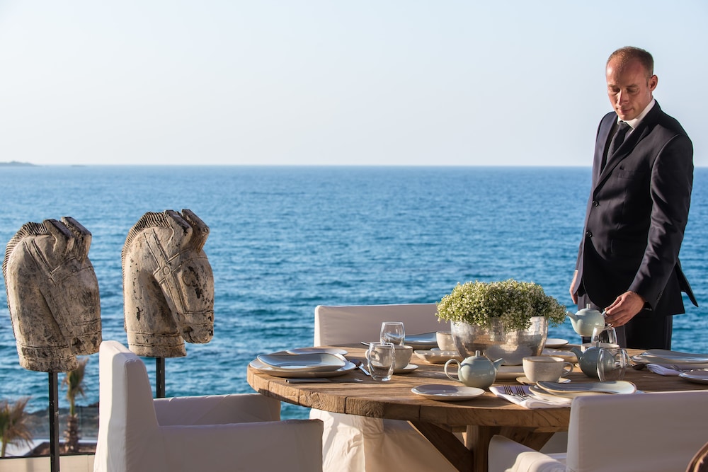 Abaton Island Resort & Spa — Restaurant & bars in Hersonissos