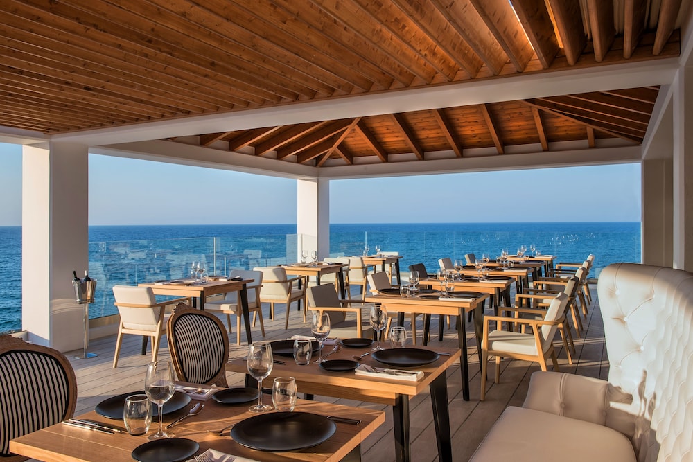 Abaton Island Resort & Spa — Restaurant & bars in Hersonissos
