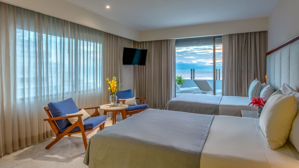 Park Royal Beach Cancun - All Inclusive — Hotel rooms in Cancun, Quintana Roo