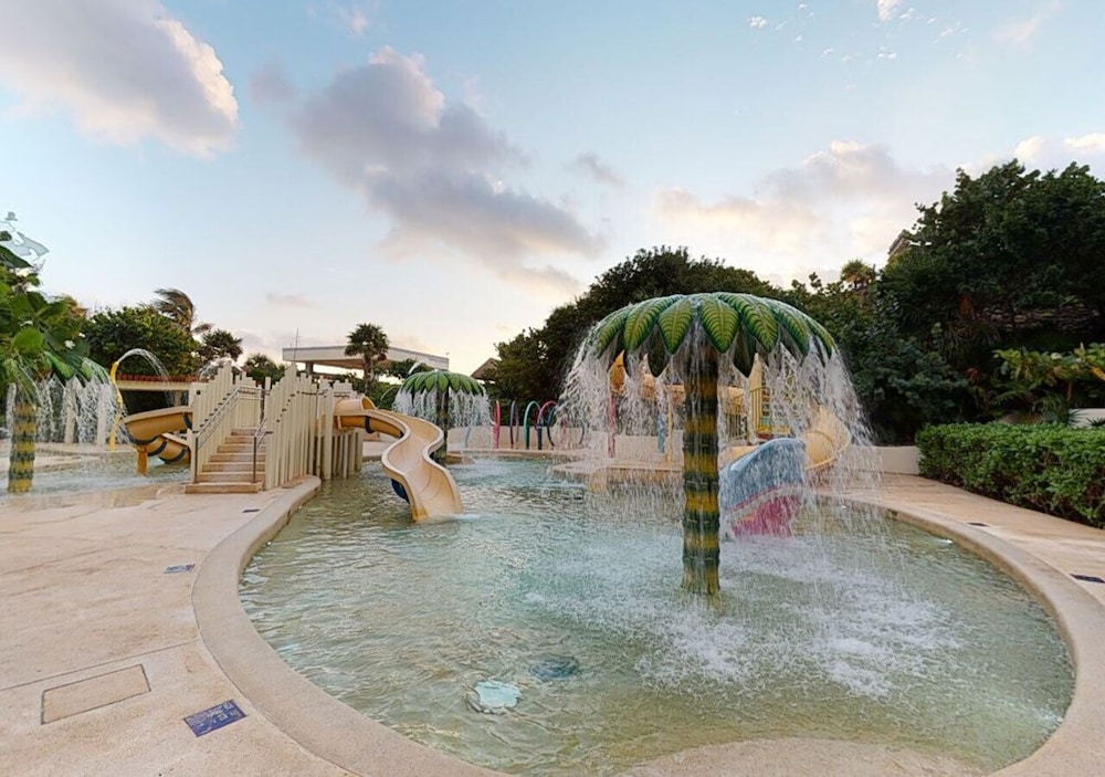 Park Royal Beach Cancun - All Inclusive — Attractions for children in Cancun, Quintana Roo