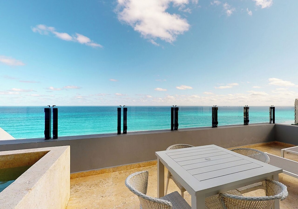 Park Royal Beach Cancun - All Inclusive — Hotel rooms in Cancun, Quintana Roo