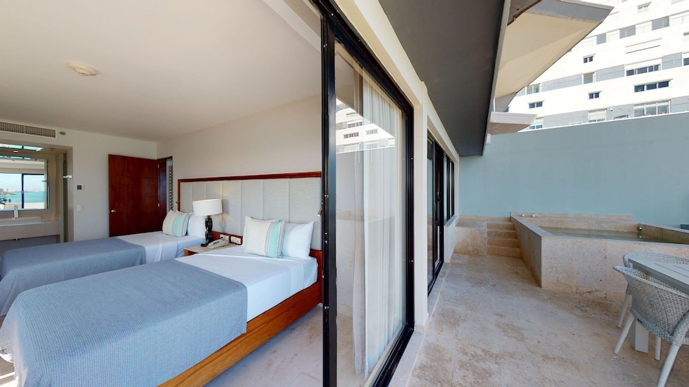 Park Royal Beach Cancun - All Inclusive — Hotel rooms in Cancun, Quintana Roo