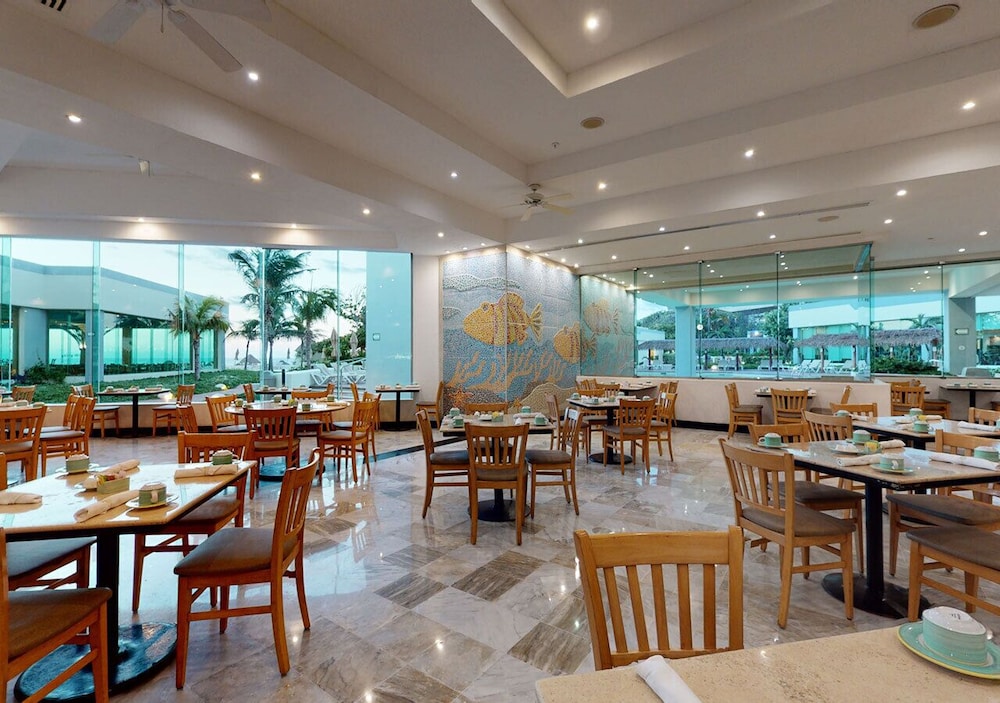 Park Royal Beach Cancun - All Inclusive — Restaurant & bars in Cancun, Quintana Roo