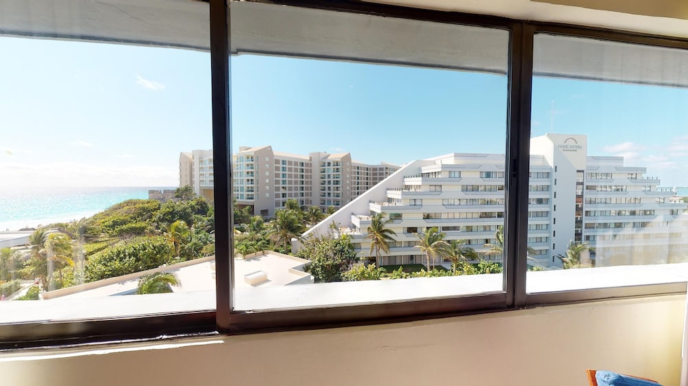 Park Royal Beach Cancun - All Inclusive — Hotel building in Cancun, Quintana Roo