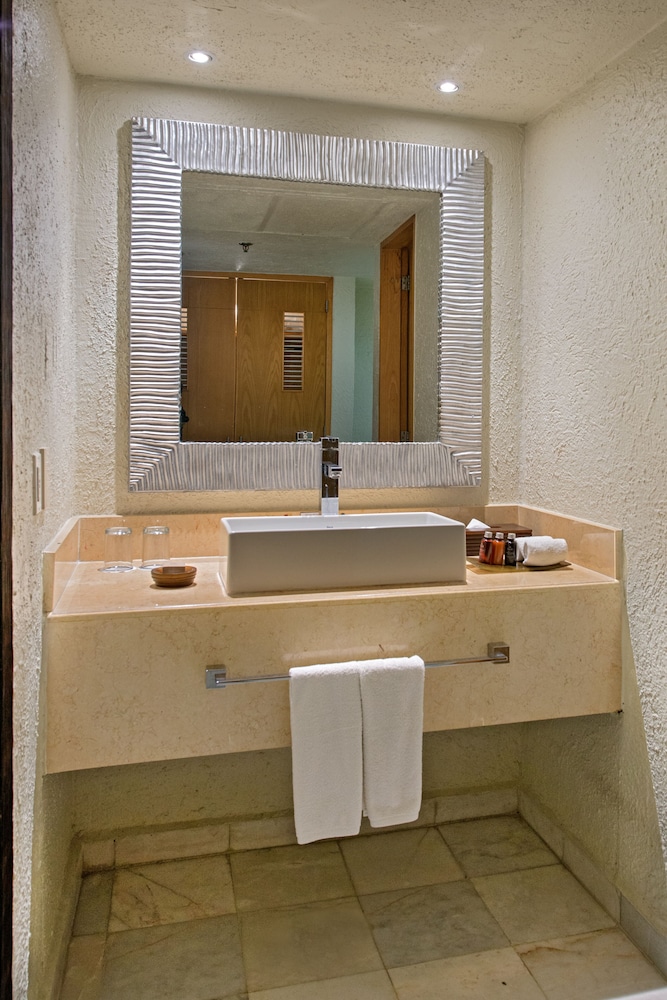 Park Royal Beach Cancun - All Inclusive — Hotel rooms in Cancun, Quintana Roo