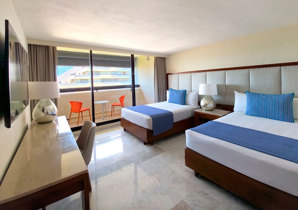 Park Royal Beach Cancun - All Inclusive — Hotel rooms in Cancun, Quintana Roo